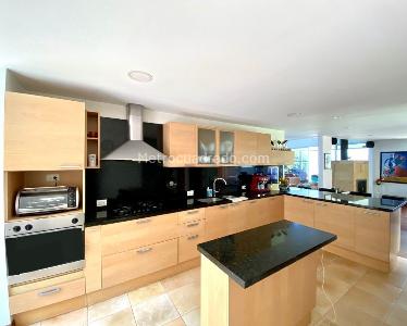 Casa de 3 alcobas en venta en El Poblado, Medellín, 420 m² · foto 4 de 14