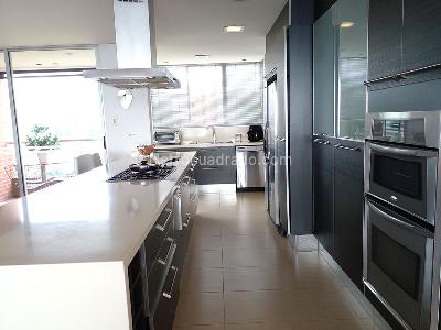 Apartamento de 3 alcobas en venta en Los Balsos, Medellín, 230 m² · foto 8 de 20