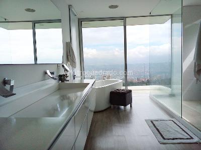 Casa de 4 alcobas en venta en El Poblado, Medellín, 680 m² · foto 14 de 20