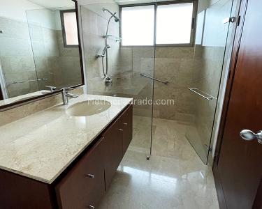 Apartamento de 3 alcobas en venta en El Poblado, Medellín, 370 m² · foto 10 de 12