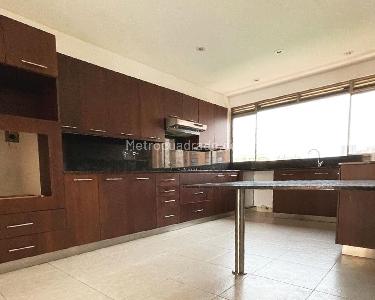 Apartamento de 3 alcobas en venta en El Poblado, Medellín, 370 m² · foto 3 de 12