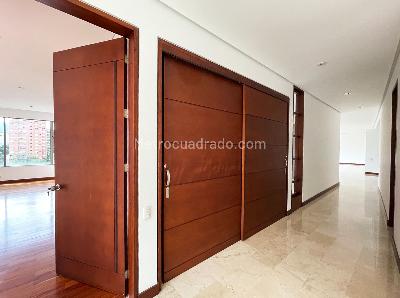 Apartamento de 3 alcobas en venta en El Poblado, Medellín, 370 m² · foto 4 de 12