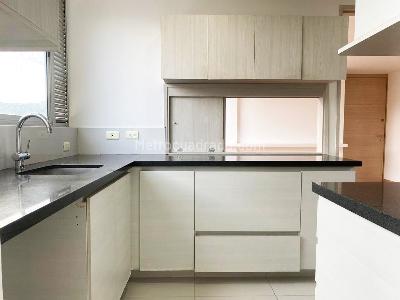 Apartamento de 3 alcobas en venta en Castropol, Medellín, 136 m² · foto 7 de 19