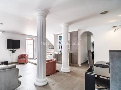 Casa de 4 alcobas en venta en La Asomadera, Medellín, 400 m² · foto 3 de 19
