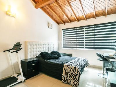 Casa de 4 alcobas en venta en La Asomadera, Medellín, 400 m² · foto 9 de 19