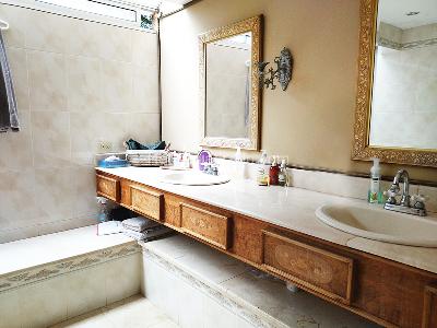 Casa de 5 alcobas en venta en El Poblado, Medellín, 450 m² · foto 17 de 20
