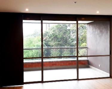 Apartamento en venta en El Poblado, Medellín · foto 2 de 13
