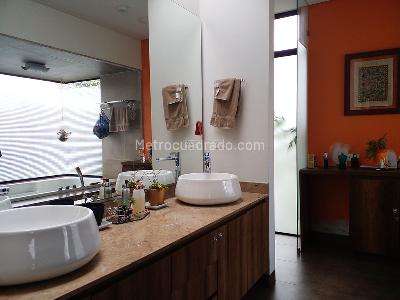 Casa de 5 alcobas en venta en Envigado, Envigado, 704 m² · foto 19 de 20