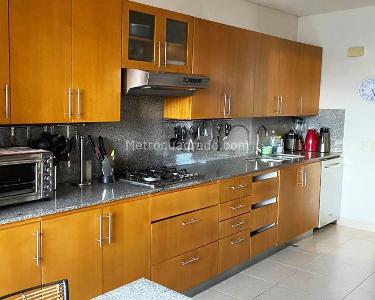 Apartamento en venta en El Poblado, Medellín · foto 4 de 11