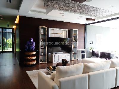 Apartamento de 3 alcobas en venta en El Poblado, Medellín, 398 m² · foto 2 de 20