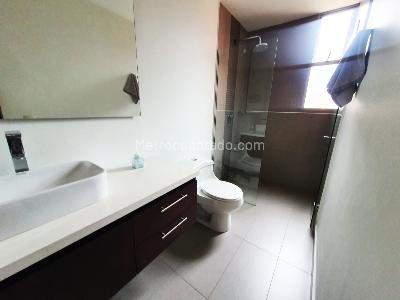 Apartamento de 2 alcobas en arriendo en El Poblado, Medellín, 130 m² · foto 15 de 17