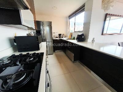 Apartamento de 2 alcobas en arriendo en El Poblado, Medellín, 130 m² · foto 6 de 17