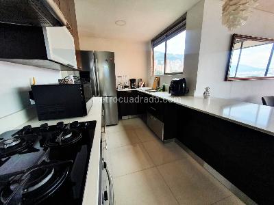 Apartamento de 2 alcobas en arriendo en El Poblado, Medellín, 130 m² · foto 8 de 17