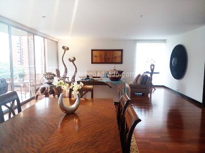 Apartamento de 3 alcobas en venta en El Tesoro, Medellín, 240 m² · foto 2 de 15