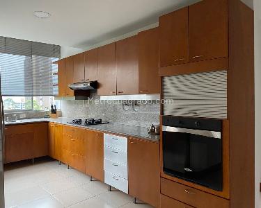 Apartamento de 4 alcobas en venta en El Tesoro, Medellín, 280 m² · foto 7 de 17