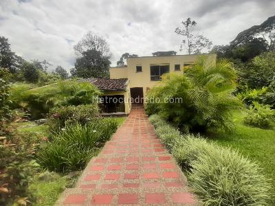 Casa de 5 alcobas en venta en El Poblado, Medellín, 350 m² · foto 16 de 19