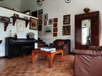 Casa de 5 alcobas en venta en El Poblado, Medellín, 350 m² · foto 2 de 19