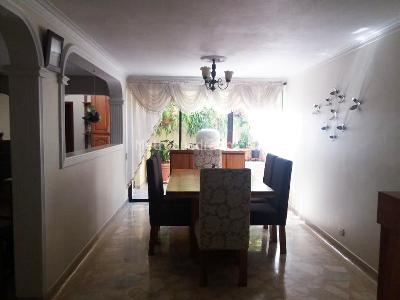 Casa de 5 alcobas en venta en Envigado, Envigado, 250 m² · foto 3 de 13