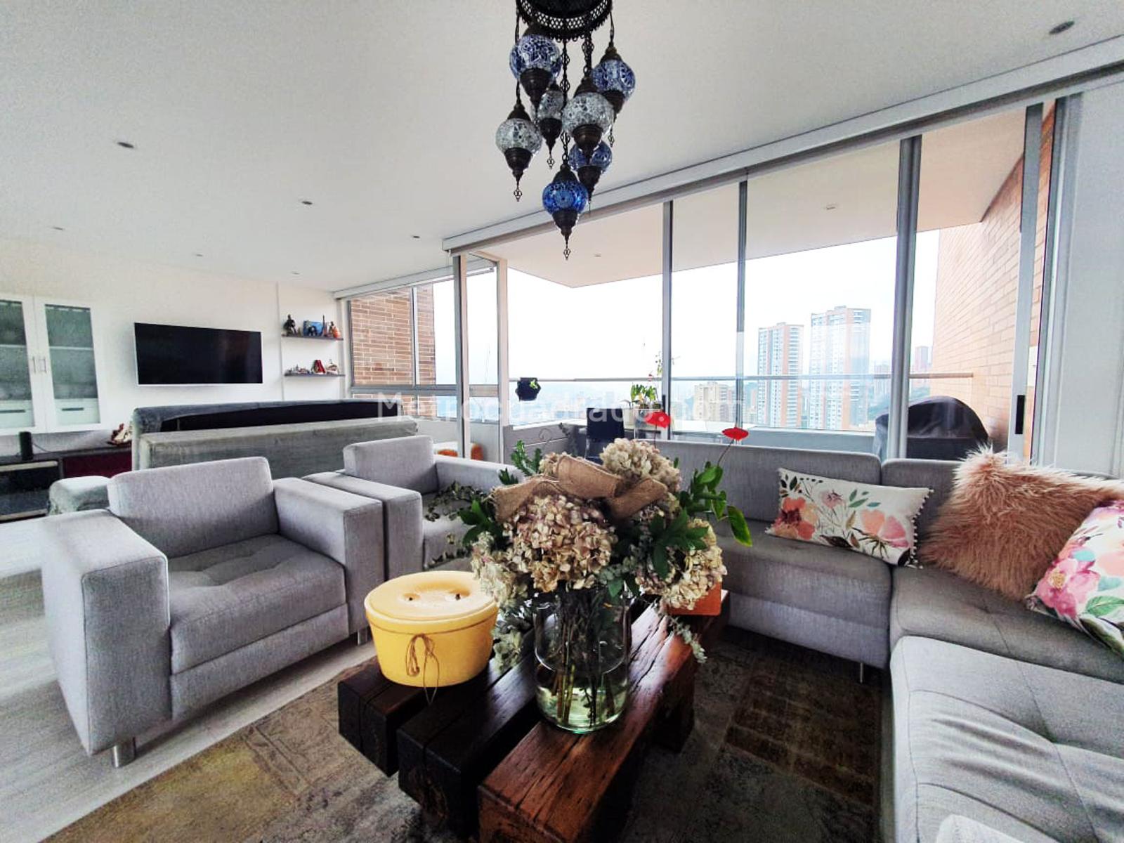 Apartamento de 3 habitaciones en venta en El Poblado, Medellín — imagen 1 de 20