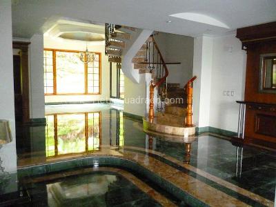Casa en arriendo en El Poblado, Medellín · foto 2 de 13
