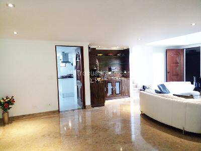 Casa de 5 alcobas en venta en El Poblado, Medellín, 400 m² · foto 2 de 18