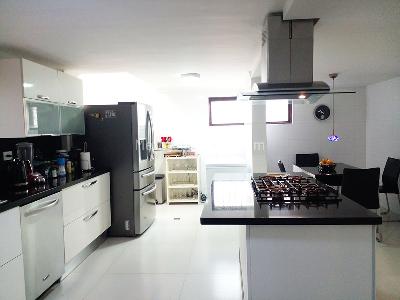 Casa de 5 alcobas en venta en El Poblado, Medellín, 400 m² · foto 3 de 18