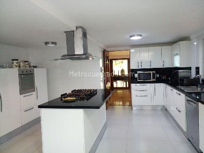 Casa de 5 alcobas en venta en El Poblado, Medellín, 400 m² · foto 5 de 18