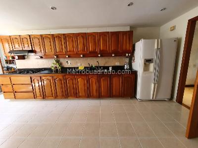 Apartamento de 5 alcobas en venta en El Poblado, Medellín, 180 m² · foto 5 de 18