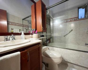 Casa de 3 alcobas en venta en El Poblado, Medellín, 197 m² · foto 10 de 14