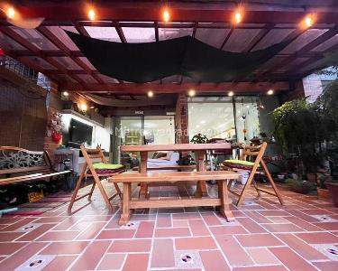Casa de 3 alcobas en venta en El Poblado, Medellín, 197 m² · foto 13 de 14
