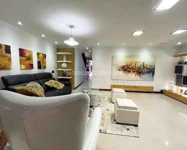 Casa de 3 alcobas en venta en El Poblado, Medellín, 197 m² · foto 2 de 14