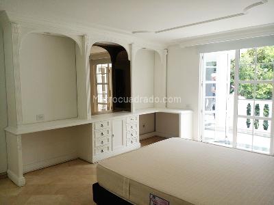 Casa de 5 alcobas en venta en El Poblado, Medellín, 375 m² · foto 10 de 20