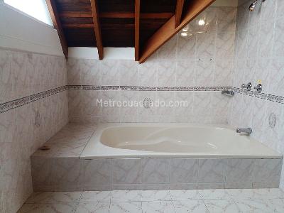 Casa de 5 alcobas en venta en El Poblado, Medellín, 375 m² · foto 17 de 20
