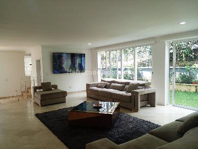 Casa de 5 alcobas en venta en El Poblado, Medellín, 375 m² · foto 3 de 20