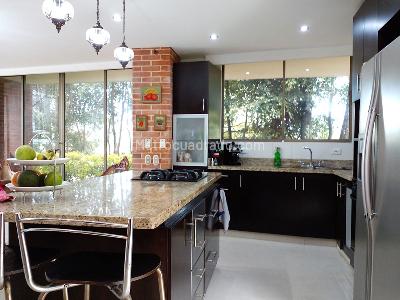 Casa de 4 alcobas en venta en Envigado, Envigado, 481 m² · foto 6 de 20