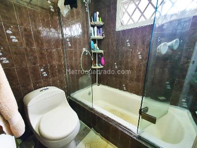 Casa de 5 alcobas en venta en El Poblado, Medellín, 430 m² · foto 16 de 19