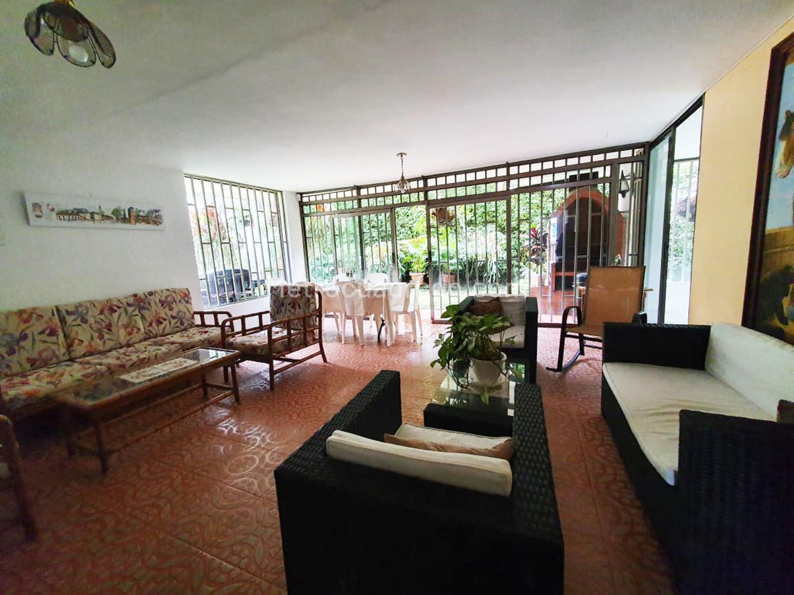 Casa de 5 habitaciones en venta en El Poblado, Medellín — imagen 1 de 19