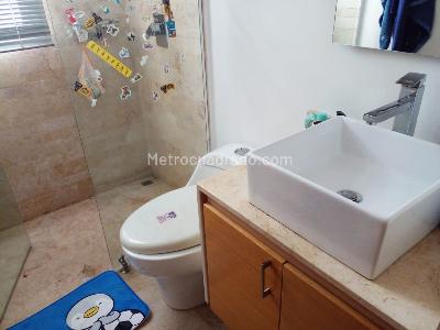 Apartamento de 3 alcobas en venta en El Poblado, Medellín, 198 m² · foto 15 de 17