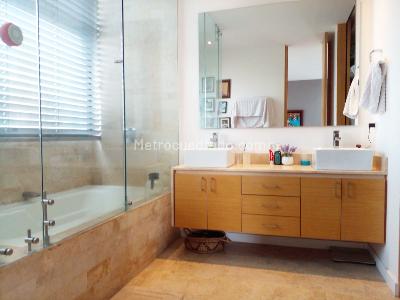 Apartamento de 3 alcobas en venta en El Poblado, Medellín, 198 m² · foto 16 de 17