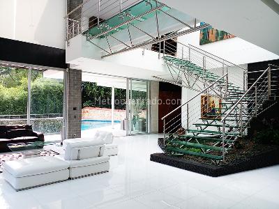 Casa de 5 alcobas en venta en El Poblado, Medellín, 960 m² · foto 2 de 19