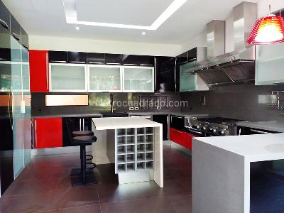 Casa de 5 alcobas en venta en El Poblado, Medellín, 960 m² · foto 5 de 19