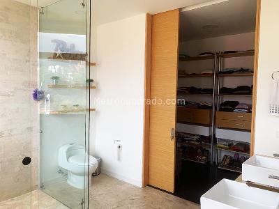 Apartamento de 3 alcobas en venta en El Poblado, Medellín, 200 m² · foto 10 de 14