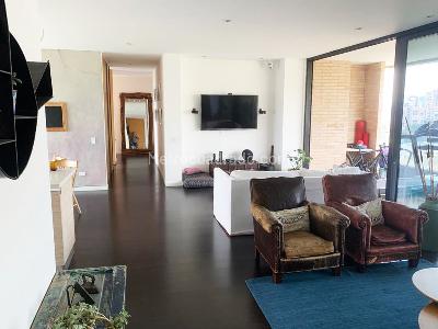 Apartamento de 3 alcobas en venta en El Poblado, Medellín, 200 m² · foto 2 de 14