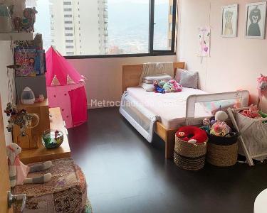 Apartamento de 3 alcobas en venta en El Poblado, Medellín, 200 m² · foto 9 de 14