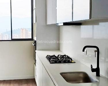 Apartamento de 3 alcobas en venta en Lalinde, Medellín, 112 m² · foto 3 de 13
