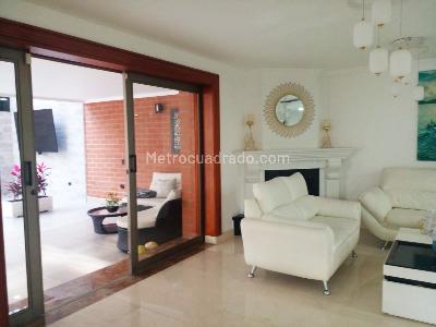 Casa de 3 alcobas en venta en El Poblado, Medellín, 430 m² · foto 3 de 18