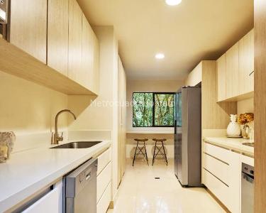 Apartamento de 3 alcobas en venta en El Poblado, Medellín, 250 m² · foto 7 de 18