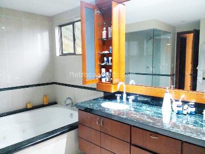 Casa de 4 alcobas en arriendo en El Poblado, Medellín, 450 m² · foto 13 de 18