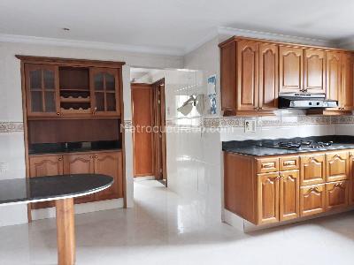 Apartamento en venta en El Poblado, Medellín · foto 4 de 20