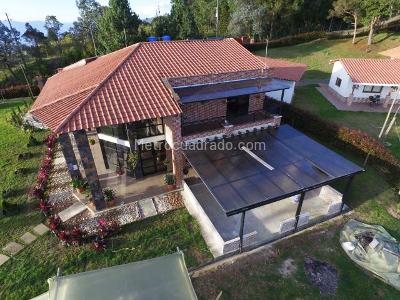 Casa de 4 alcobas en venta en Envigado, Envigado, 375 m² · foto 15 de 16